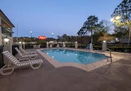 Where emerald waves spilling on to white sandy beaches, beautiful palm trees swaying to the music of a southerly breeze and sunshine are a way of life. Red Roof Inn Gulf Shores 68 3 5 7 Gulf Shores Hotel Deals Reviews Kayak