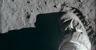 Aldrin, scott, duke et schmitt. L Homme A Bien Pose Le Pied Sur La Lune La Preuve