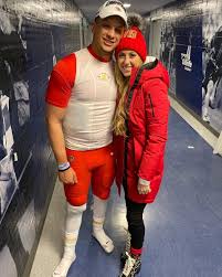 Patrick mahomes and his girlfriend in the endzone at super bowl 54. B R Gridiron On Twitter Patrick Mahomes Girlfriend Brittany Matthews Says Security Moved Her And Pat S Brother To A Safe Place At Gillette Stadium Because Patriots Fans Were Harassing Them Https T Co Bxi9vz0ubm