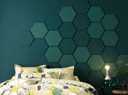 La peinture permet de jouer sur le mur avec les couleurs, les formes et les textures afin de former un décor pour le lit. 12 Idees Pour Une Tete De Lit Originale Joli Place