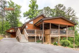 Cabins such as the spacious rascal retreats feature plenty of room for guests and their pets to relax and enjoy their smoky mountain vacation all together. Pet Friendly Cabins In Gatlinburg And Pigeon Forge Tennessee
