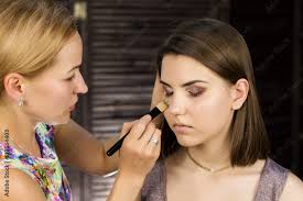 make up artist doing everyday makeup