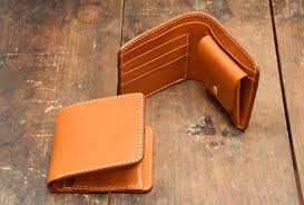 ずっと作り続けているスタンダードデザインの二つ折り財布「革鞄のHERZ(ヘルツ)公式通販」
