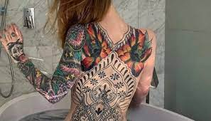 Confira a nossa galeria com sugestões incríveis de tatuagens femininas nas costas para todos os gostos e estilos! Tatuagem Feminina Nas Costas 140 Artes Incriveis Para Se Inspirar