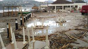 El temporal vuelve a generar incidencias en las playas e inundaciones a la  entrada de Salobreña – Radio Salobreña | Tu radio municipal en internet