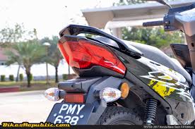 Read expert reviews, user reviews & compare with other honda wave dash 2021 is a 2 seater moped. Tested 2017 Honda Wave Dash Fi R Edition Honda S Wonder Boy Bikesrepublic