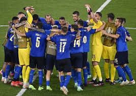 Dopo la schiacciante vittoria di ieri sulla svizzera , l'italia è la prima nazionale a qualificarsi agli ottavi di finale degli europei euro 2020,. Qi882hjgwumt9m