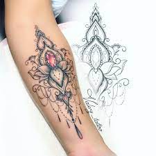 Lotus de style ornemental avec diamant! #lotustattoo #diamondtattoo  #ornementaltattoo | Tattoos, Sleeve tattoos, Forearm tattoos