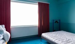 what color curtains go with blue walls