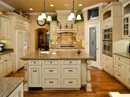 15 white antique kitchen designs that