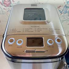 Put the ingredients in the proper order set the machine and turn it loose. Cuisinart Compact Automatic Bread Maker Review The Gadgeteer
