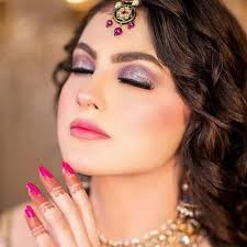 professional makeup artist charbagh
