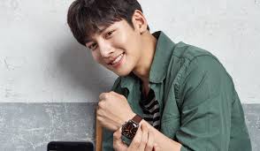 Ji chang wook shared in one of his interviews during the drama promotions that he acted comfortably around nam ji hyun despite their age gap. New Faces Of Fossil Ji Chang Wook Song Ji Hyo