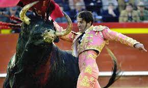 El torero Juan José Padilla recibe una cornada en la cara | Sociedad |  Cadena SER