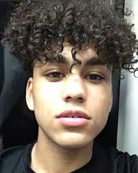 Create a gorgeous fade from short sides to the long top, and for your forehead, use a trimming machine to make a sharp line. Pablitoooooo Cocainaa Permed Hairstyles Curly Hair African American Curly Hair Men