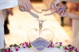 Eine rein kirchliche hochzeit oder eine freie trauung reicht beispielsweise nicht aus. Hochzeitsritual 15 Rituale Fur Die Freie Trauung Carinas Hochzeitsplanung