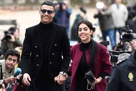 The model girlfriend of footballer cristiano ronaldo, 35, looked sensational as she posed in the. Cristiano Ronaldo S Girlfriend Not Pregnant Just Eating Lots Of Pasta