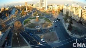The plaza was inaugurated in 1928, being crowned by a monument made by chilean sculptor virgínio arias and featuring general manuel baquedano, giving the current name to the urban landmark. Santiago Plaza Baquedano Chile Webcams