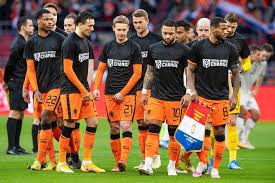 Hoe laat is de wedstrijd van nederland? Oranje Zet Eerste Stapje Richting Wk En Laat Met Bedrukt T Shirt Zien Hoe Het Denkt Over Qatar De Volkskrant