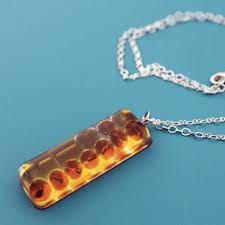 the easiest way to make resin jewelry