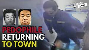 Yasalara göre bu tip suç işleyenlerin insanlar tarafından tanınması ve dikkatli olunması için yüzü halka gösterildi. Notorious Rapist Cho Doo Soon To Return Home After 12 Years In Prison Youtube