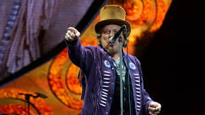 There is a little bit for everyone except the head bangers. Zucchero Sugar Fornaciari 2021