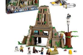 A Star Wars Lego Set With 12 Figures
