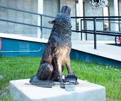 Bronze Wolf Statue Whole