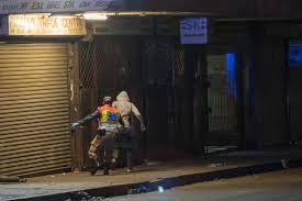 From one minute after midnight here's what we know, so far, about south africa's lockdown, and what you can and can not do. South Africa Has 1st Coronavirus Deaths As Lockdown Begins Taiwan News 2020 03 27 15 13 40