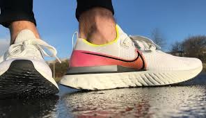 Underfoot, durable nike react technology defies the odds by being both soft and responsive, for comfort that lasts as long as you can run. Test Nike React Infinity Run Running Shoe See Review Here