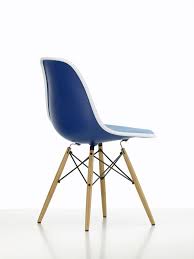 The dsw is a contemporary variant of the eames plastic side chair, which was originally produced with a fiberglass seat shell. Eames Plastic Side Chair Dsw Stuhl Vollpolster Vitra Vitra 44030700