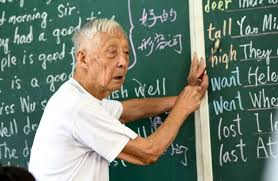 95岁乡村“怪老头”的英语课，硬核！-腾讯新闻