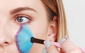 five ways to use a fan makeup brush