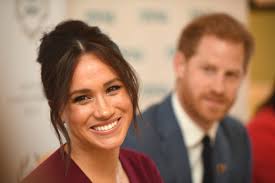 Many of them resort to wigs and extensions to what is meghan markle, duchess of sussex's natural hair texture? Meghan Markle S Wavy Undone Transformation Is So Goddamn Cool