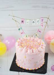 Besprühen sie die torte mit glitzerspray und verstreuen sie darauf zuckerperlen. Geburtstagstorte 1 Jahr Geburtstagstorte Zum Ersten Geburtstag