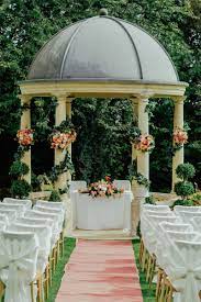 planning an outdoor wedding