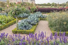 5 Gorgeous Gardens To Visit In France