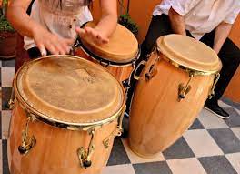 Konga merupakan alat musik ritmis yang berasal dari afrika, alat musik ini bisa disebut juga tumbadora. 11 Alat Musik Ritmis Modern Dan Tradisional Serta Gambarnya Hanyaberbagi