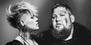 P!nk's official music video for 'just give me a reason' ft. Rag N Bone Man Und Pink Emotionales Duett In Anyway Away From Here Musikexpress