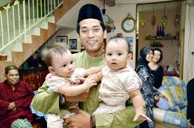 Jun 14, 2021 · mr khairy jamaluddin, the national coordinating minister for immunisation, has said the challenge is to maintain the current vaccination rate before raising it to between 200,000 and 300,000 doses. Facebook