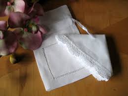 how to present your wedding handkerchief