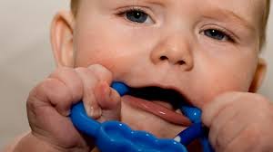 Symptome & anzeichen hausmittel & hilfe bei zahnenden babys. Erste Zahne Beim Baby So Anstrengend Kann Das Zahnen Sein