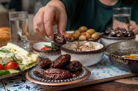 Iftar : quand manger et à quelle heure prier, deux préoccupations  constantes pour les musulmans pendant le ramadan
