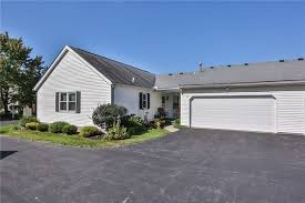7 braintree crescent penfield ny