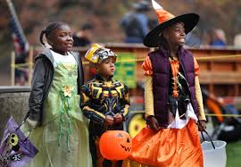 kids wear halloween costumes