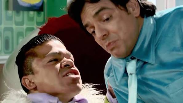 EspectáculosEnLaMira| El actor mexicano Abraham Pérez, reconocido por su papel en la Familia Peluche, ha fallecido. La información ha sido confirmada por medios mexicanos. La imagen de Pérez se volvió viral en