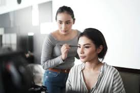 freelance makeup artist definition