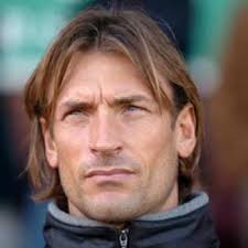 herve renard Hervé is currently the coach of the Zambian National Team. He has previously managed SC Draguignan, Shanghai COSCO (Assistant), ... - herve-renard