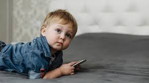 baby using phone images free