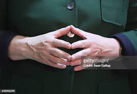 Image result for merkel fingernägel bilder